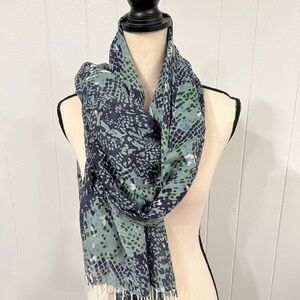 3/$15 🎈Green snake skin design scarf shall pashmina with fringe on ends